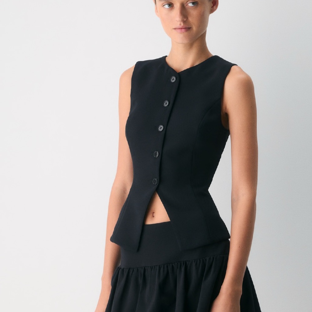 Aritzia Wilfred Regal Vest Black Size 10 Slim-fit button-up